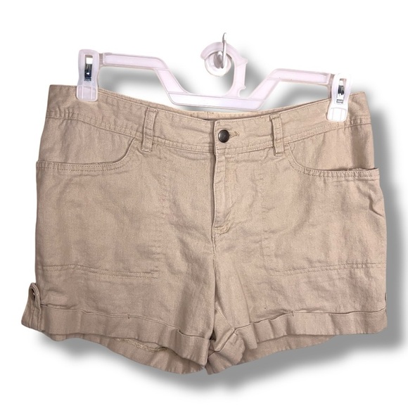Size 10 Daisy Fuentes Beige Khaki Linen Blend Shorts Cuffed Lightweight Neutral - Picture 1 of 12